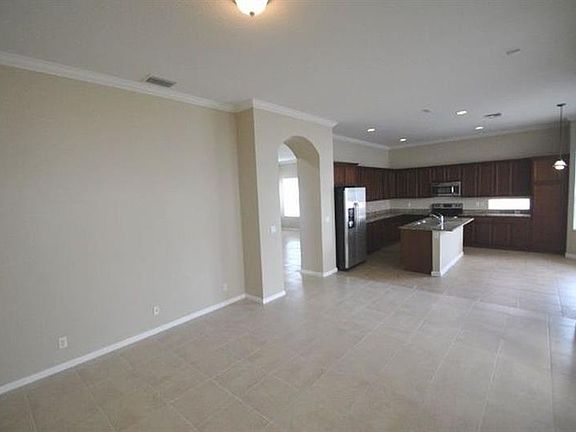 5th image of 1056 Grove Park Cir