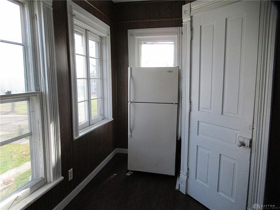 4th image of 320 E 5th St