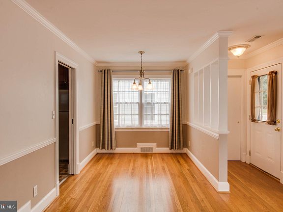 4th image of 823 Moncure St