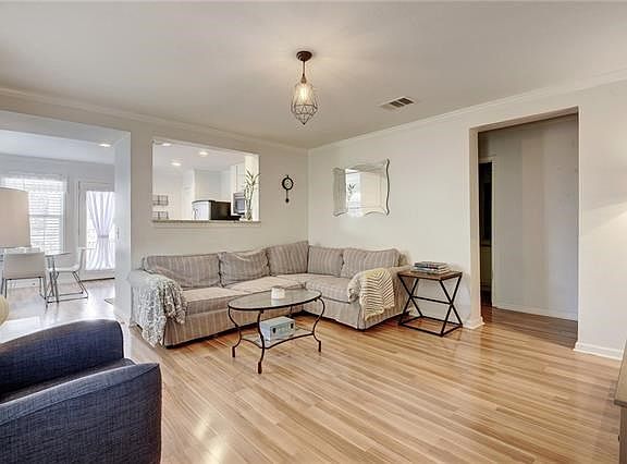 Family room, perfect to gather with friends and family.