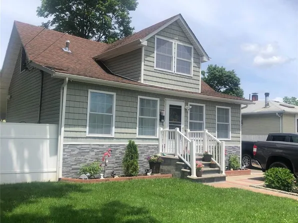 385 Earle Street, Central Islip, NY 11722