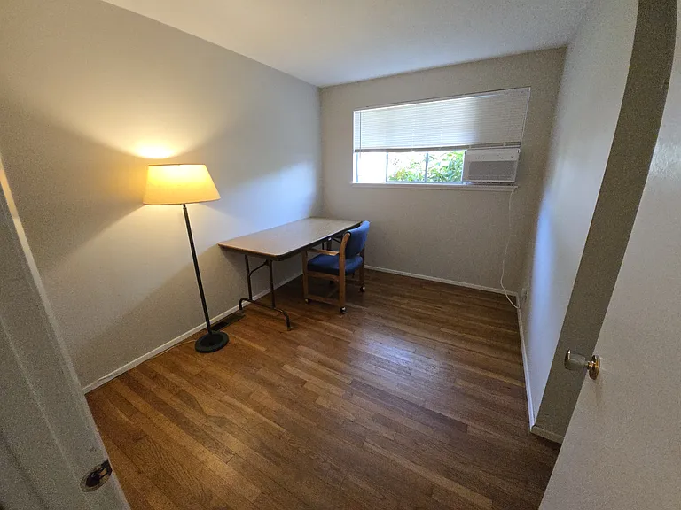 W Bedroom/Flex with Workspace & AC