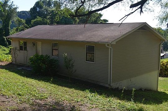 2nd image of 402 Hillside Dr