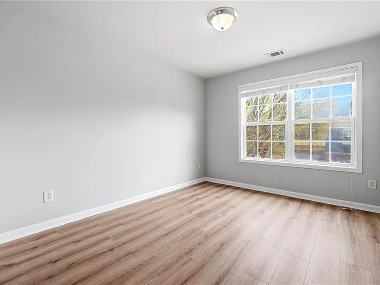 1006 Ivydale Cir — Photo 21