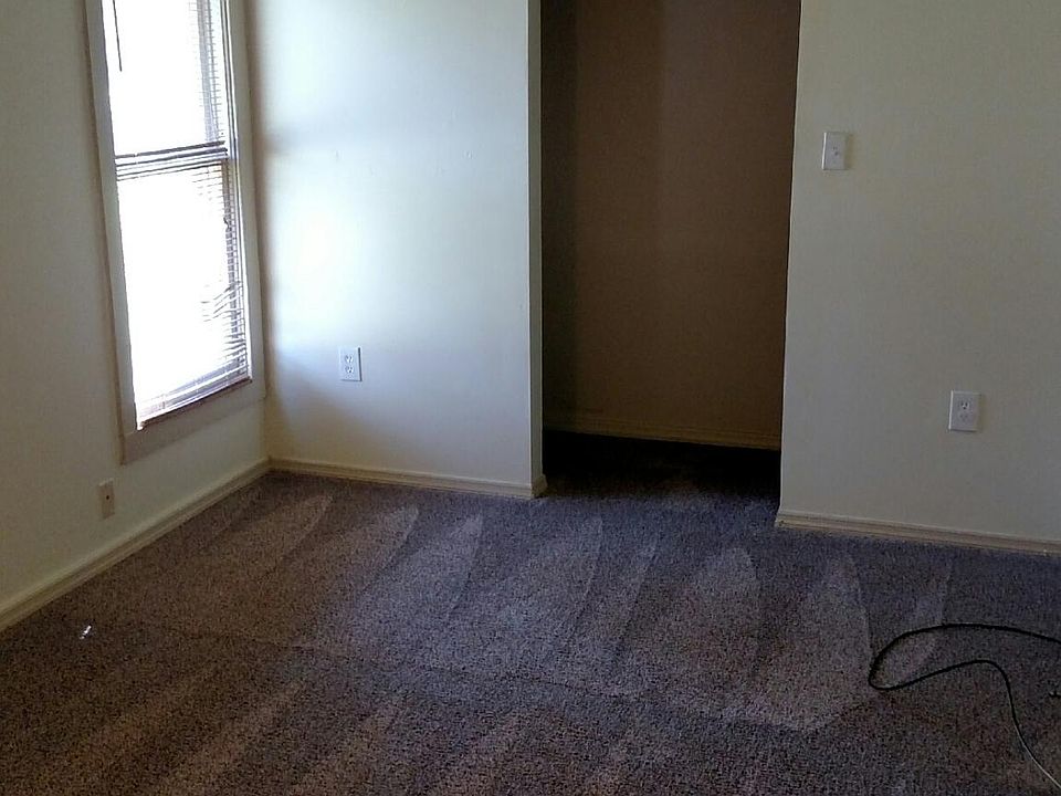 2nd image of 1000 N Hayes St