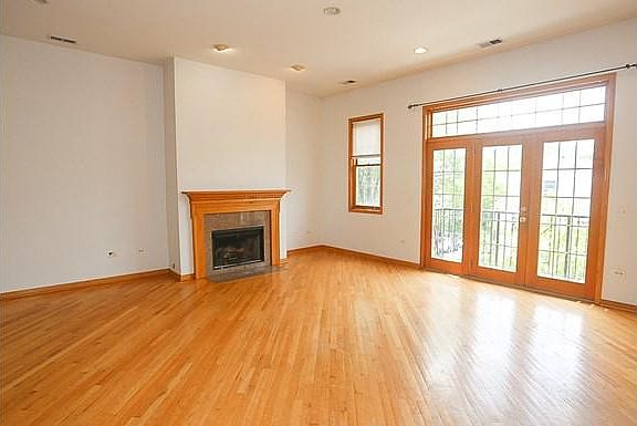 4th image of 2533 N Southport Ave #4