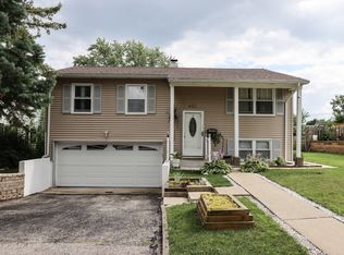 421 E Montana Ave, Glendale Heights, IL 60139