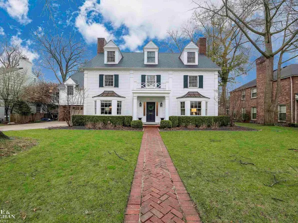 276 Cloverly Rd, Grosse Pointe Farms, MI 48236