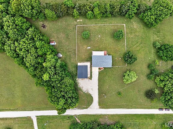 3rd image of 20755 Blackberry Ln