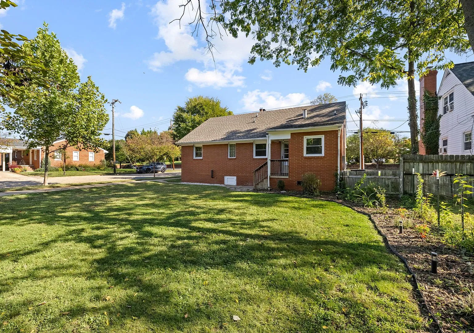 College Heights Charm in Prime Location! — Photo 2