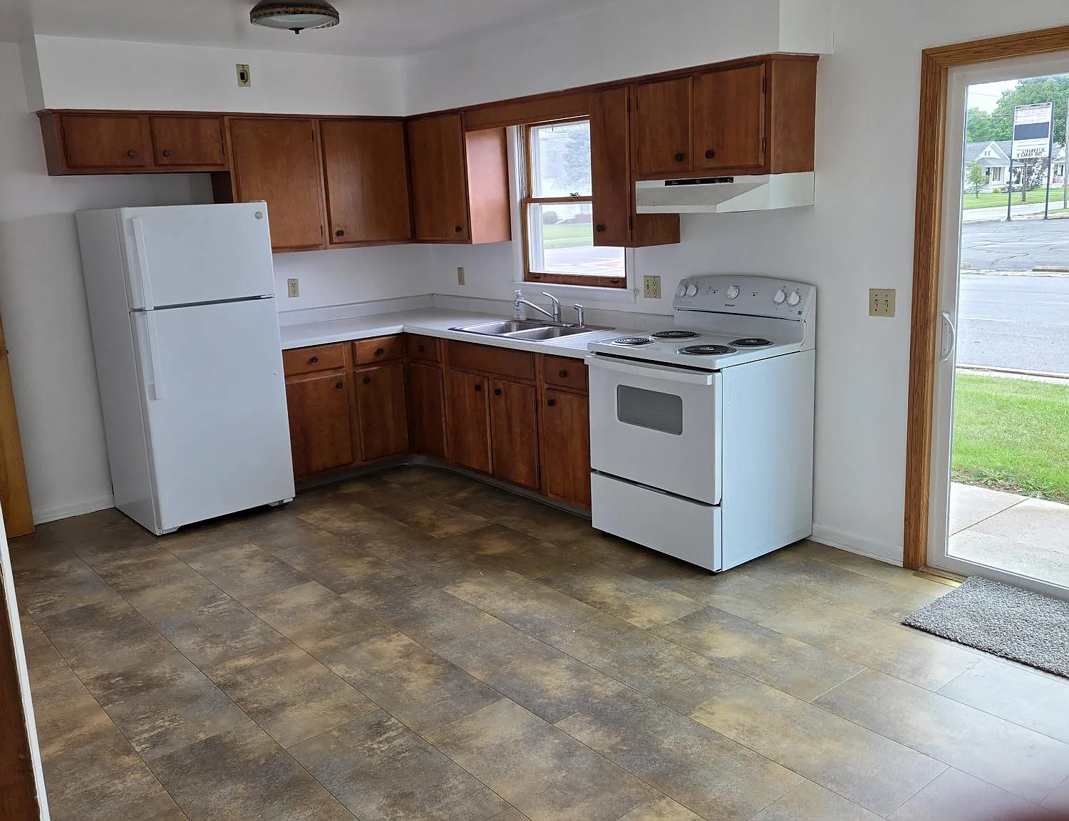 2 bed, 1100 sqft, $890 — Photo 4