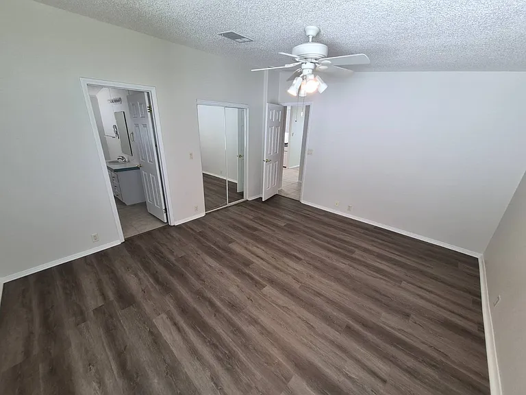 2113 Sawgrass Ln — Photo 16