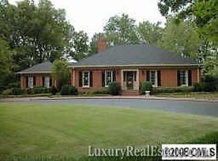 2854 Sharon Rd, Charlotte, NC 28211