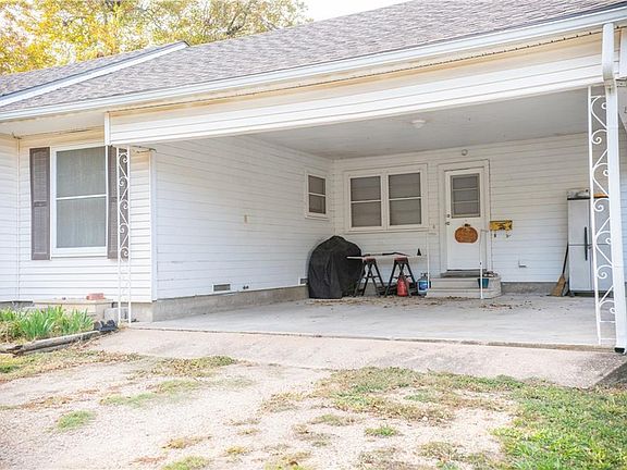 3rd image of 1109 E McLennan Ave