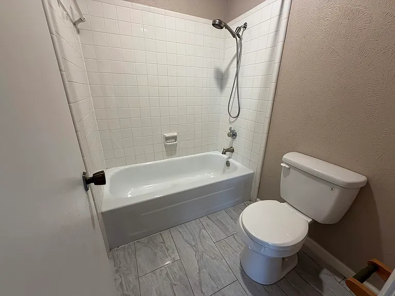 3902 Hardwood Ct — Photo 9