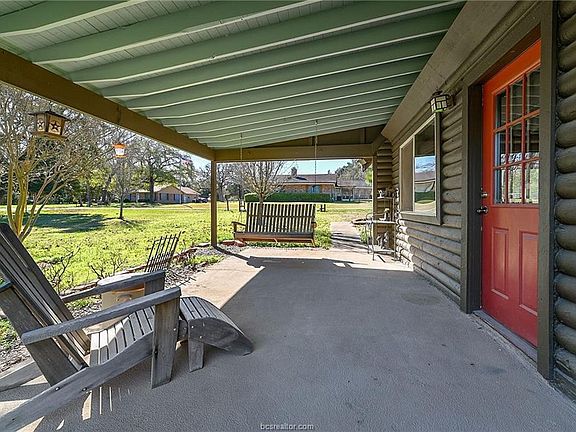 2nd image of 9420 Lake Forest Cir