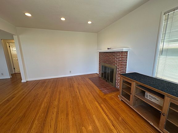 2nd image of 4838 Seaview Ave