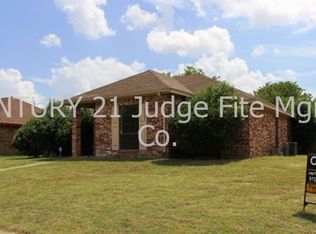 1068 Pepperidge Dr, Lancaster, TX 75134