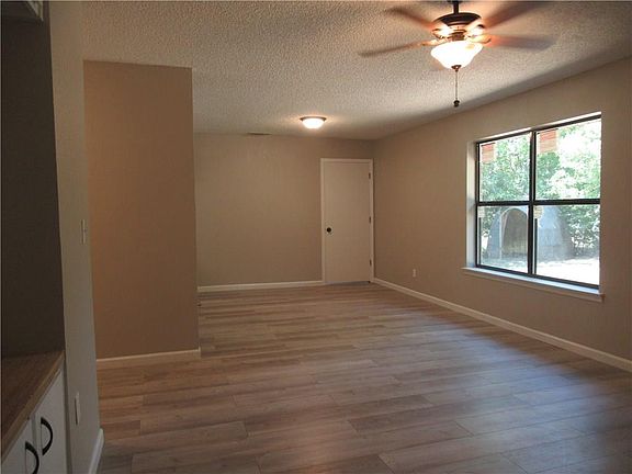3rd image of 1329 Johnnie Ave