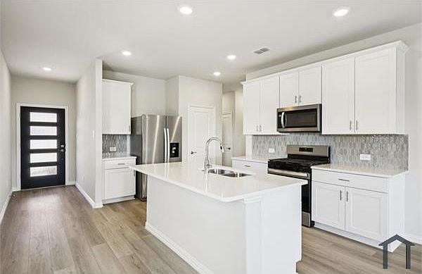 1st image of 505 Green Gables Dr