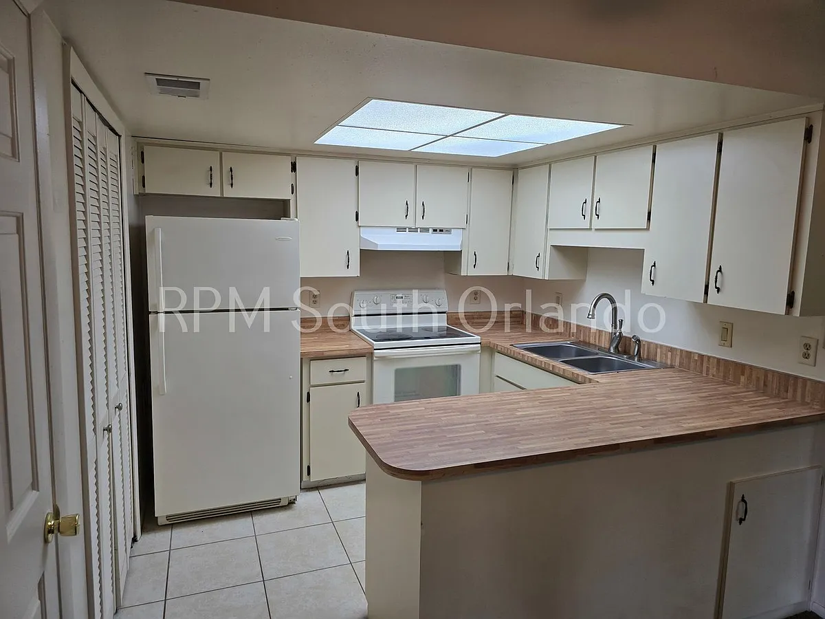 Building Photo - 88 Windtree Ln #K