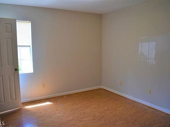 5th image of 321 Longwood Dr