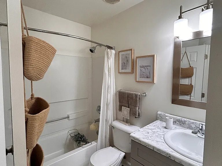 1044 Fords Pointe Cir #1044 — Photo 2