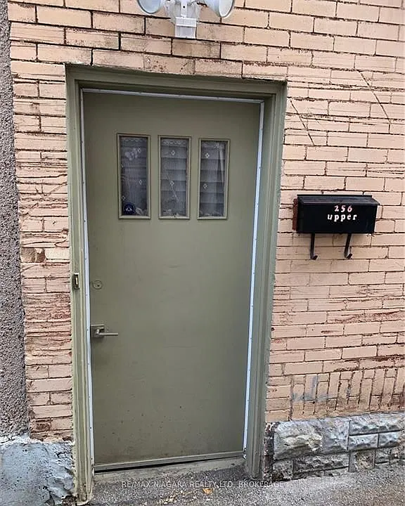 256 E Main St #UPPER