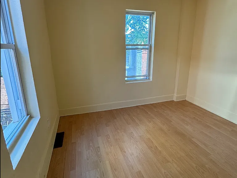 5515 Crowson St — Photo 9