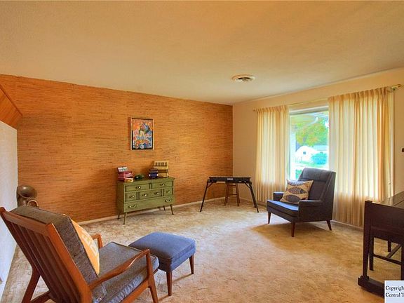 5th image of 1190 Iris Ln