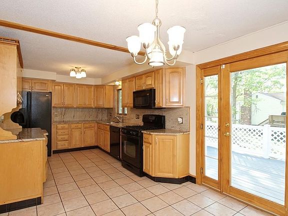 5th image of 27 Hughes St