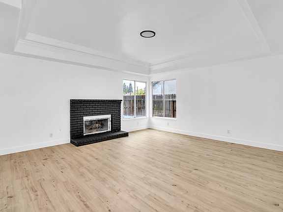 5th image of 1887 Polson Ave