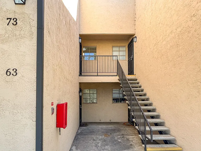 Willow Creek Apartments — Photo 14