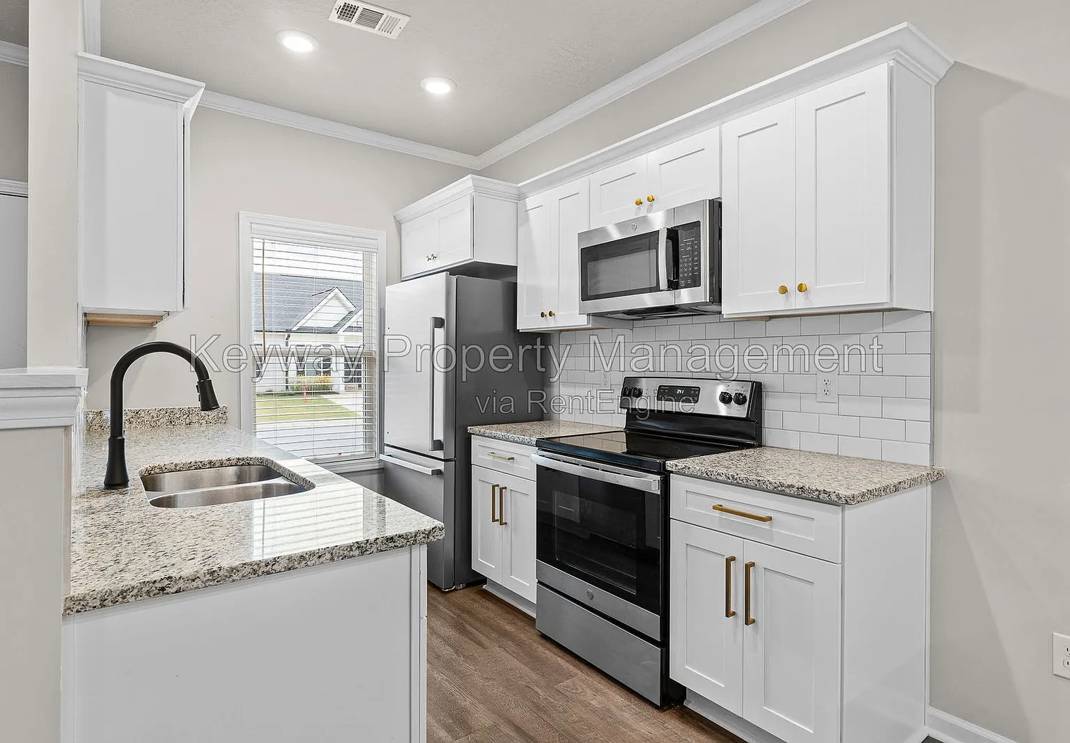 3 bed, 2.0 bath, 1310 sqft, $1,715 — Photo 4