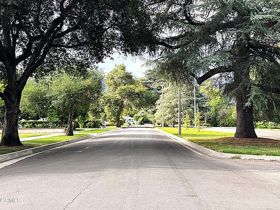 3rd image of 555 Michigan Blvd