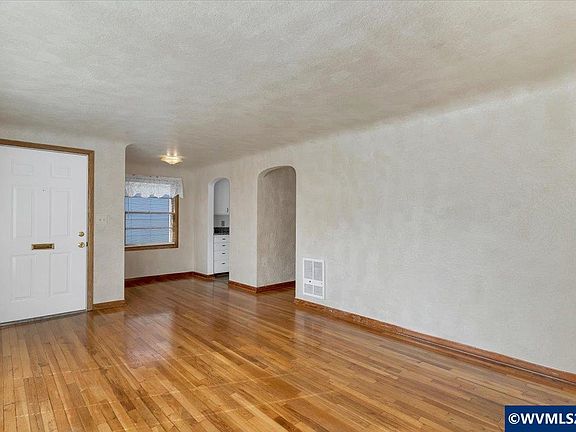 4th image of 648-658 Breys Ave NE