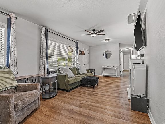 5th image of 400 Saint Renee Dr