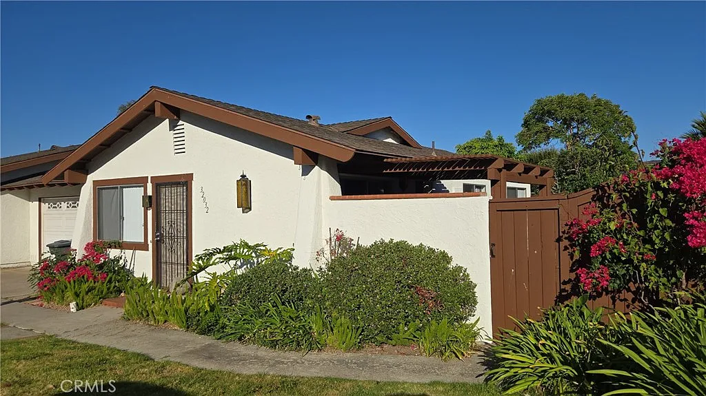 2 bed, 1.5 bath, 875 sqft, $3,700 — Photo 2