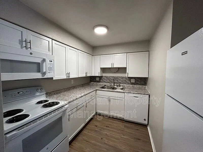 2 bed, 1.0 bath, 800 sqft, $825 — Photo 2
