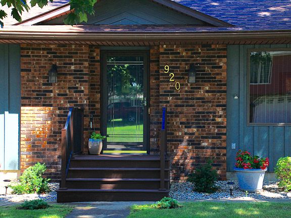 3rd image of 920 Riverview Dr