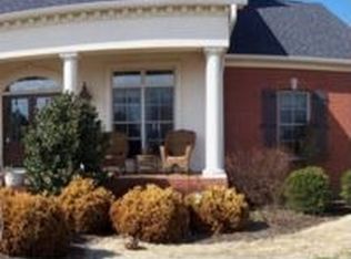 24 Oak Leaf Dr, Trenton, TN 38382