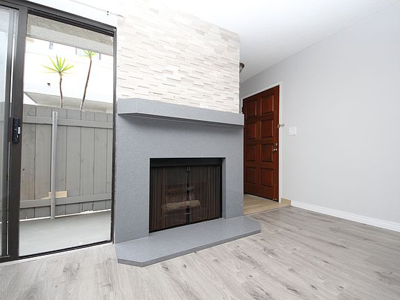 5th image of 3353 Shelby Dr APT 106