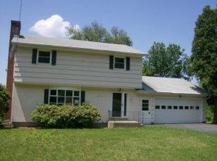 618 E New Lenox Rd, Pittsfield, MA 01201