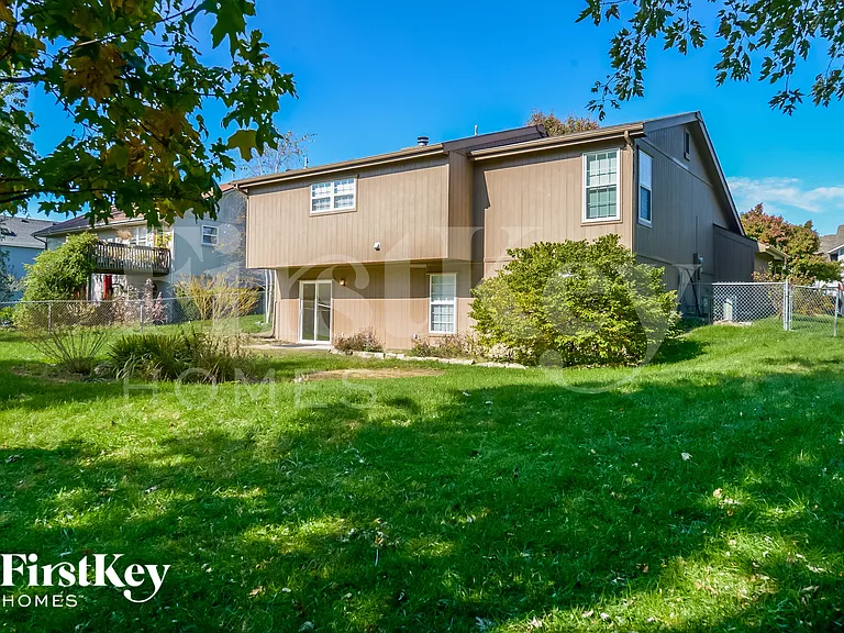 609 Rosehill Dr — Photo 18