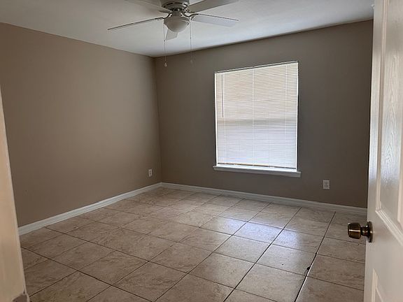 3rd image of 436 Loretta Ave S