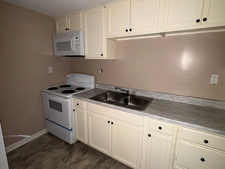 1129 N Three Notch St — Photo 5