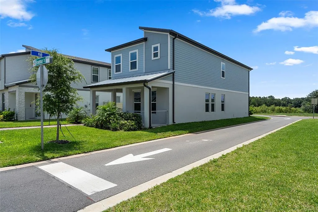 4 bed, 2.5 bath, 2062 sqft, $3,295 — Photo 3