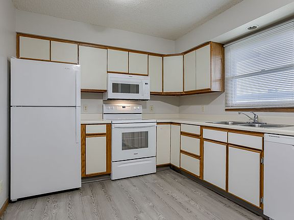 5th image of 4910 Dudley St #4