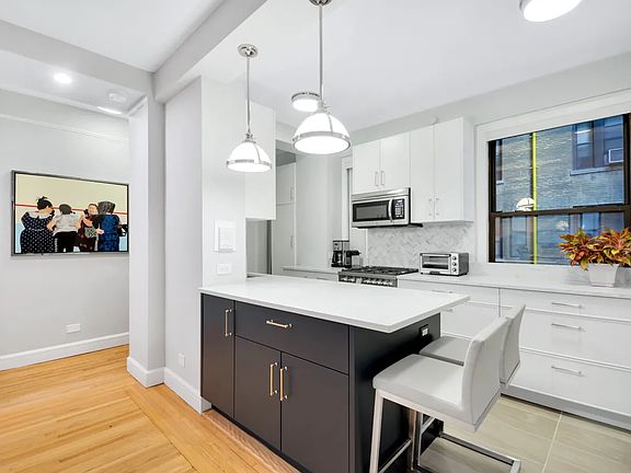 2nd image of 215 W 75th St APT 5A