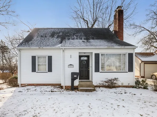 1016 Roseland Rd, Alliance, OH 44601